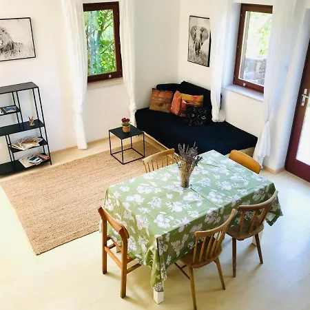 Apartment Vadrozsa Haz, Csendre Vagyoknak