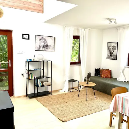 Vadrozsa Haz, Csendre Vagyoknak Apartment *